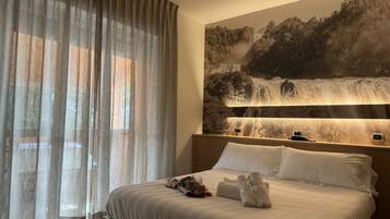 Superior Double Room | Minibar, individually decorated, desk, soundproofing