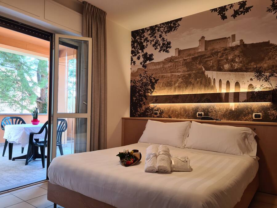 Superior Double Room | Minibar, individually decorated, desk, soundproofing