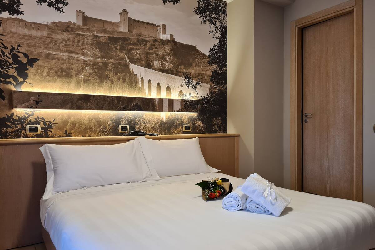 superior double room | 1 bedroom, minibar, individually decorated, desk