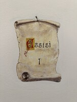 Un objeto decorativo montado en la pared con la inscripción "Assisi" y el número "1".
