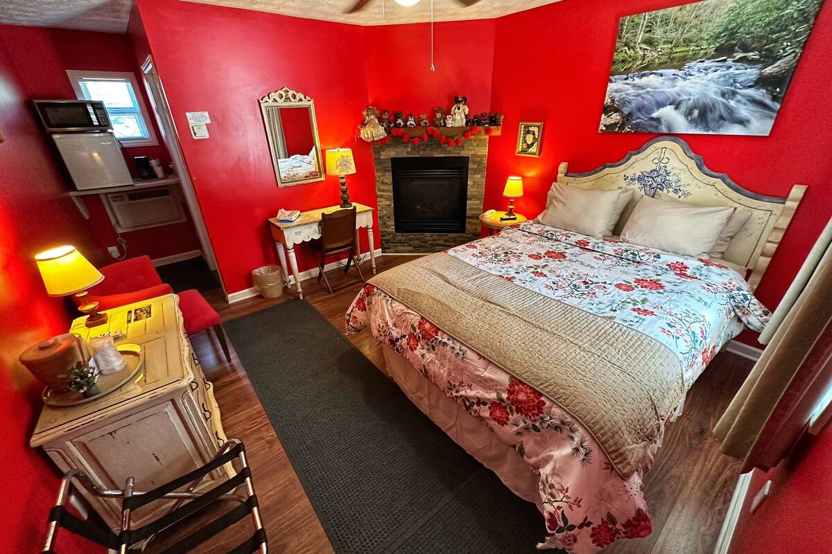 Alpine Village Inn Reviews, Deals & Photos 2023 - Expedia