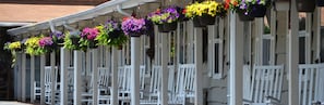 Terrace/patio - Alpine Village Inn (Blowing Rock)