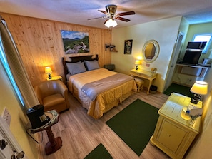 Deluxe Queen with Jetted Tub # 11 | Individually decorated, individually furnished, desk, laptop workspace - Alpine Village Inn (Blowing Rock)