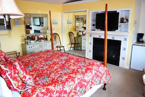 King Suite with Jacuzzi & Fireplace Room 17 | Romfasilitet
