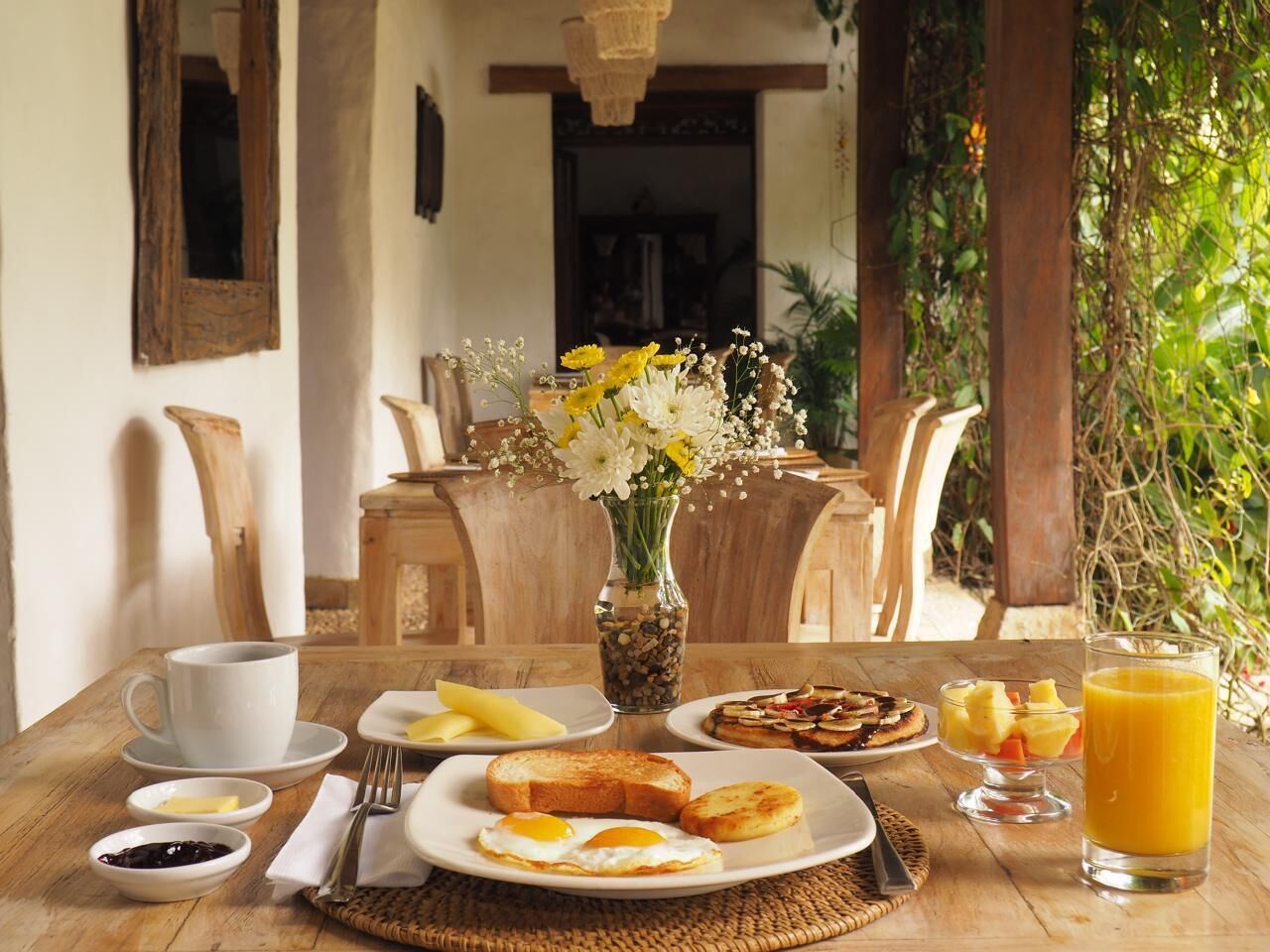 Café da manhã com pratos da culinária local grátis todos os dias