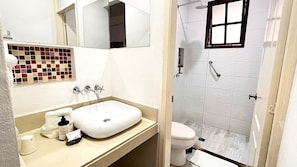 Set di cortesia gratuito, asciugacapelli, asciugamani