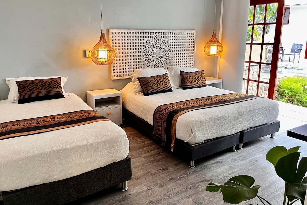 Camera tripla | Biancheria da letto di alta qualità, minibar, una cassaforte in camera