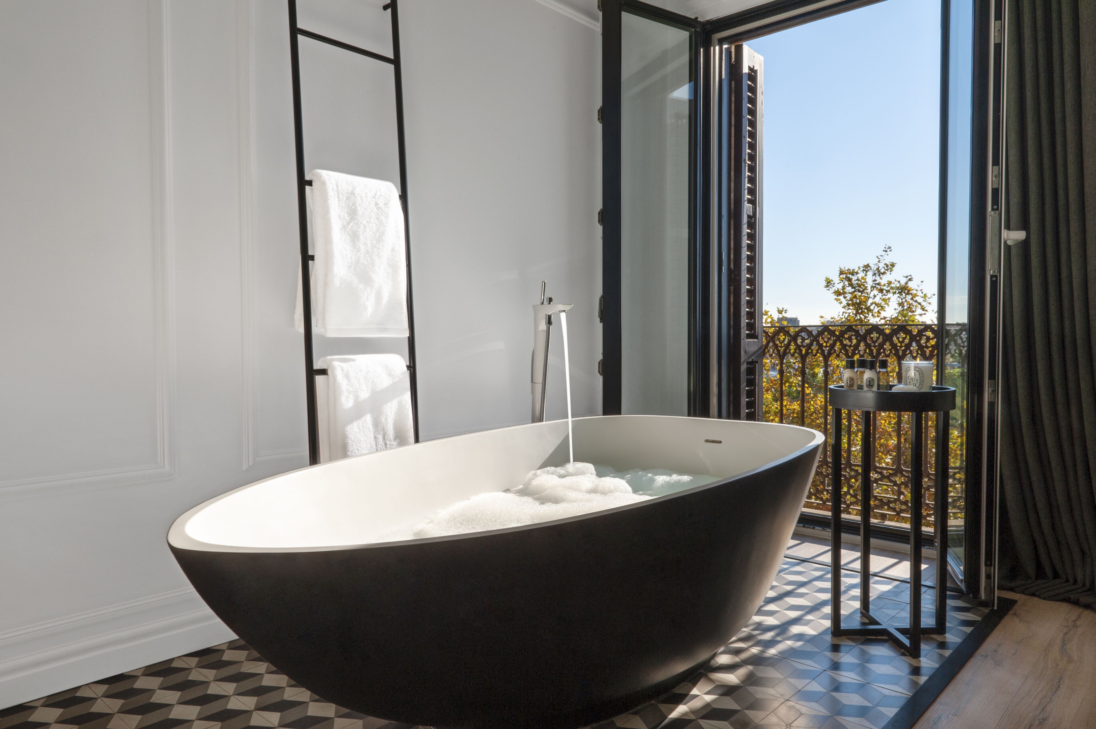 suite (mediterraneo) | premium bedding, minibar, in-room safe, soundproofing