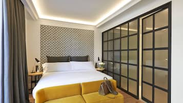 Habitación superior (Ciutat Vella View) | Ropa de cama de alta calidad y minibar