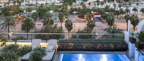 Outdoor pool, pool loungers