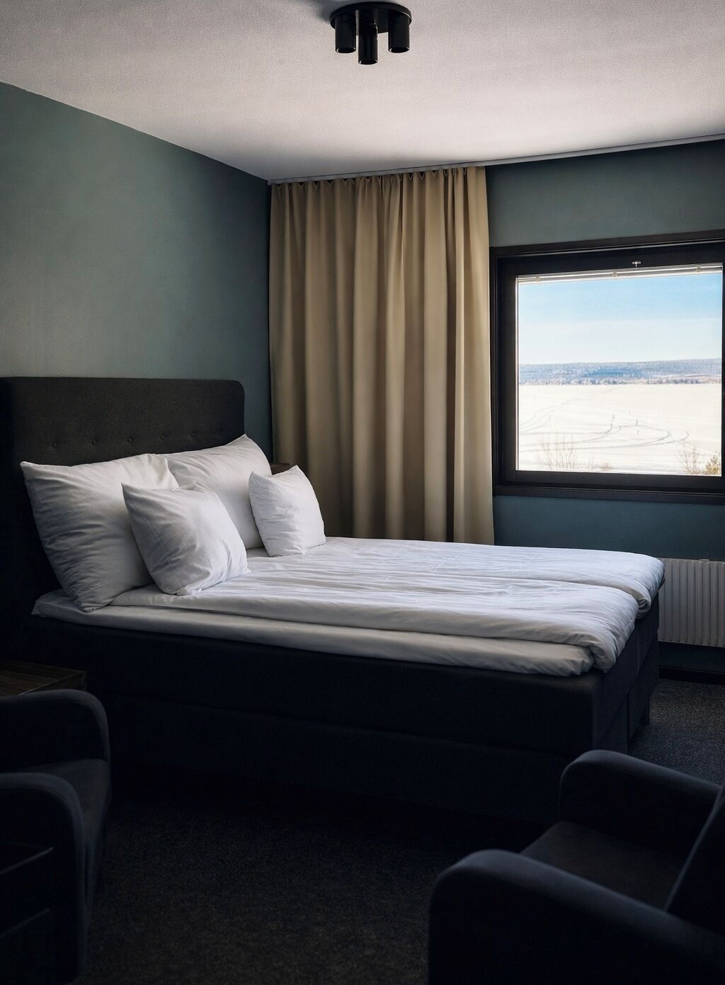 Phòng đôi Tiêu chuẩn, 1 giường cỡ queen | Màn/rèm cản sáng, truy cập Internet không dây miễn phí, bộ trải giường 