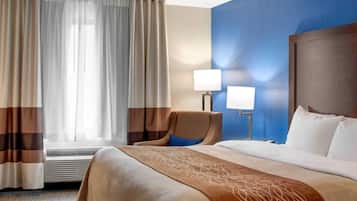 Premium bedding, desk, iron/ironing board, free WiFi