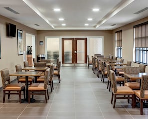 Free buffet breakfast on weekdays
