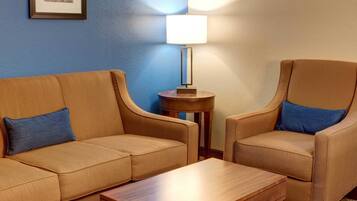 Premium bedding, desk, iron/ironing board, free WiFi