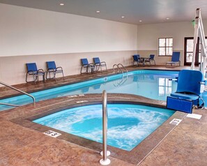 Indoor pool - Comfort Inn & Suites Caldwell (Caldwell)