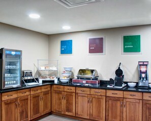 Free buffet breakfast on weekdays  - Comfort Inn & Suites Caldwell (Caldwell)