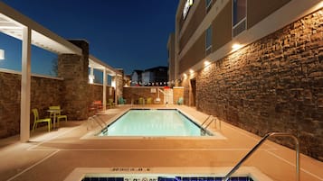 Piscine extérieure