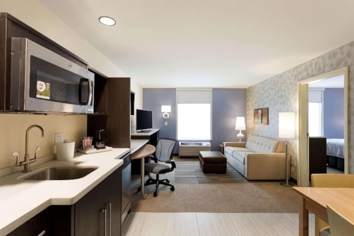 One-Bedroom King Suite-Non-Smoking