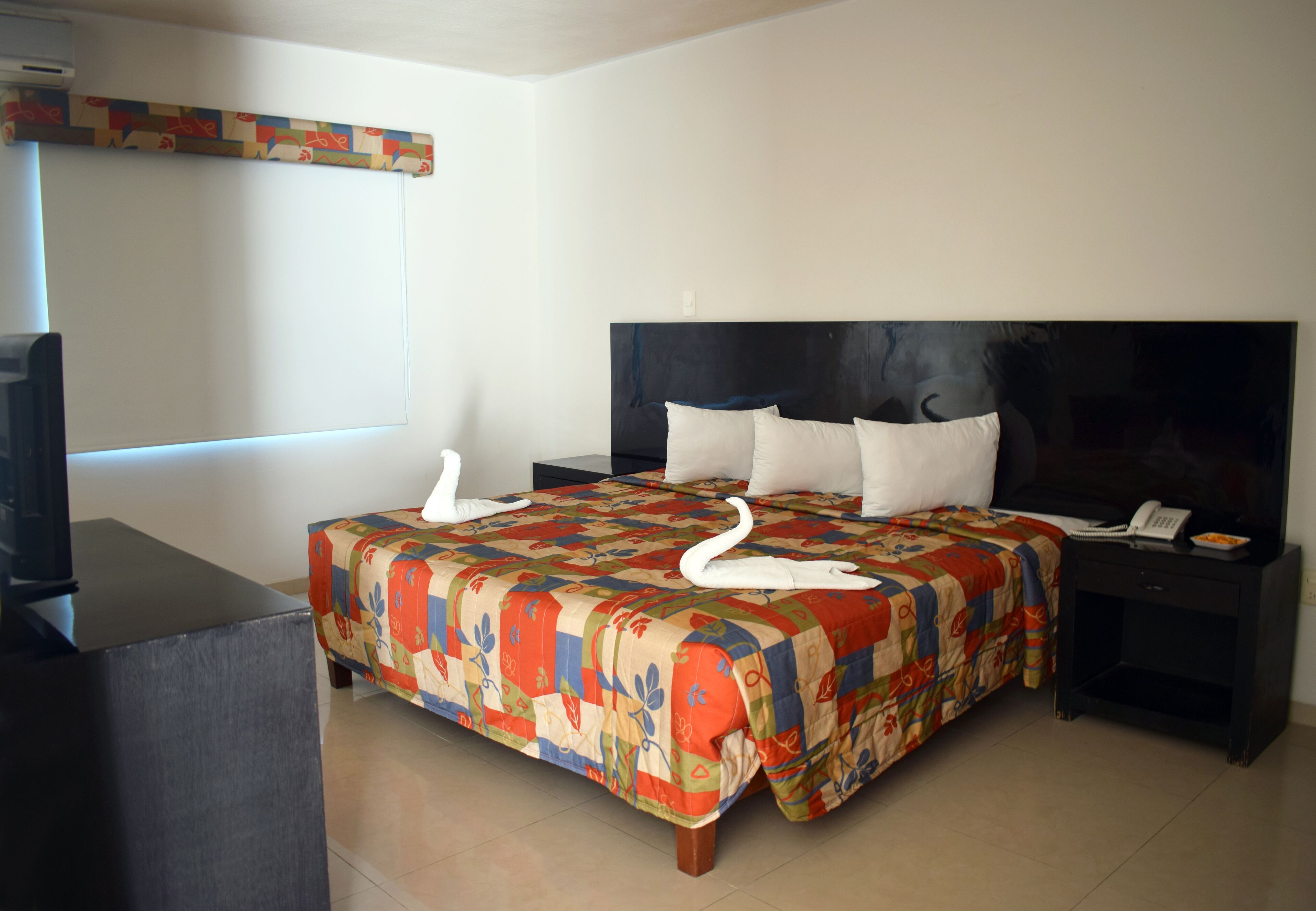 Suite | Tabla de planchar con plancha, wifi gratis, ropa de cama