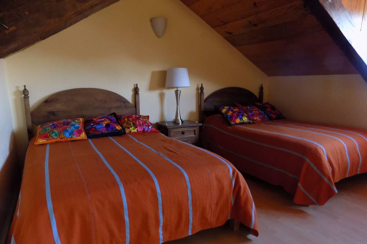 Kamar Deluks, 2 Tempat Tidur Queen | 1 kamar tidur, selimut bulu angsa, meja kerja, dan setrika/meja setrika