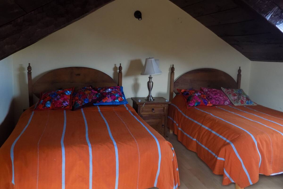 Kamar Keluarga | 1 kamar tidur, selimut bulu angsa, meja kerja, dan setrika/meja setrika