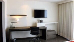 Premium bedding, in-room safe, desk, blackout drapes - Real Inn Cancun (Cancun)