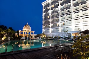 Front of property - evening/night