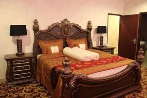 Desk, rollaway beds, WiFi