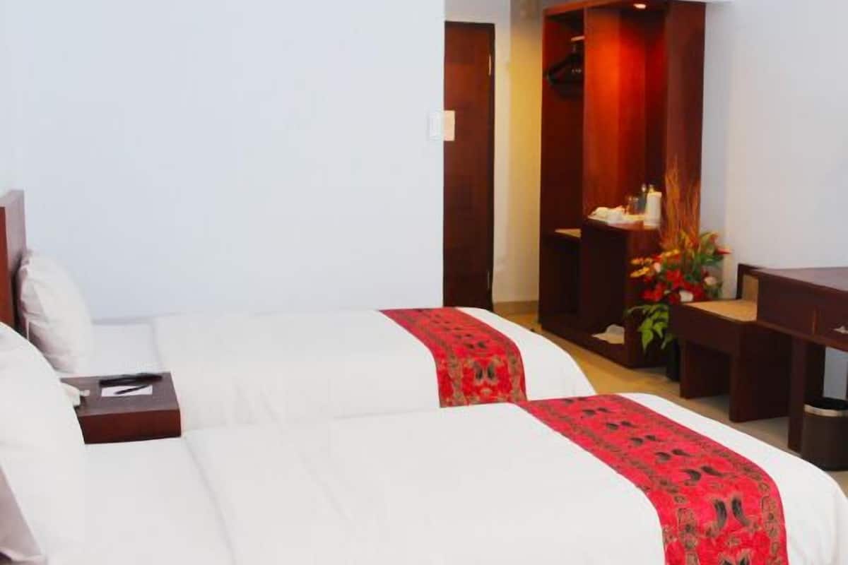 Deluxe Room | Desk, rollaway beds, WiFi (surcharge)