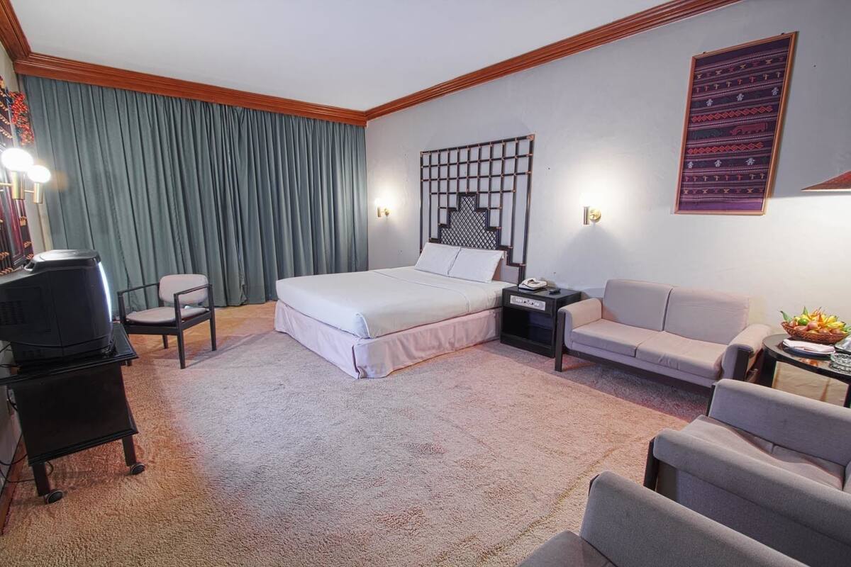 deluxe room | 1 bedroom, desk, blackout curtains, soundproofing