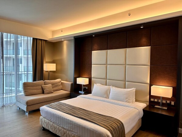 Minibar, in-room safe, desk, laptop workspace