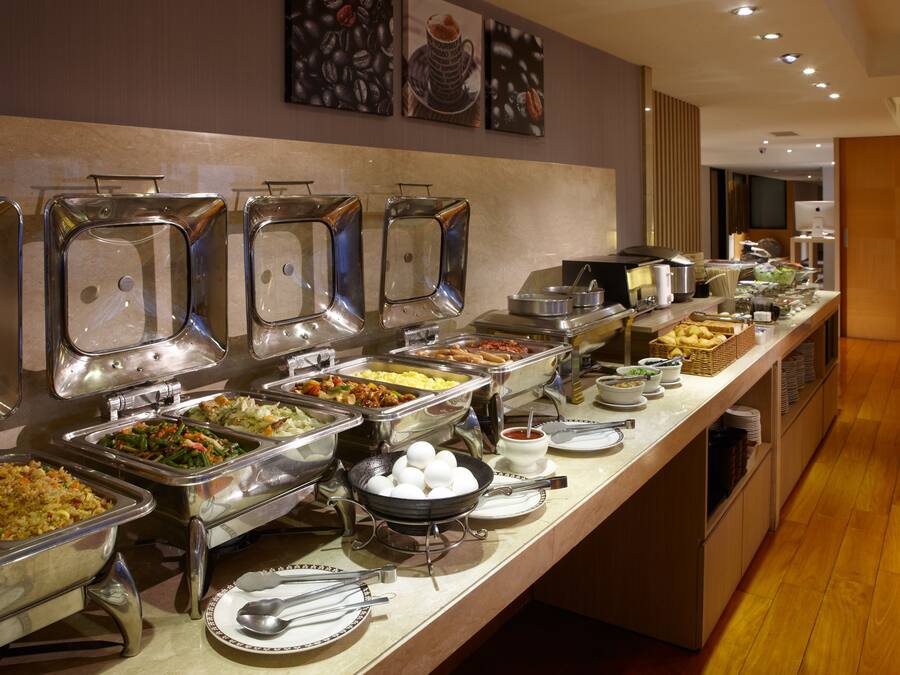 Daily self-serve breakfast (TWD 330 per person)