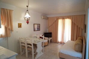 Leilighet, 1 soverom | Sengetøy av topp kvalitet, safe på rommet og strykejern/-brett