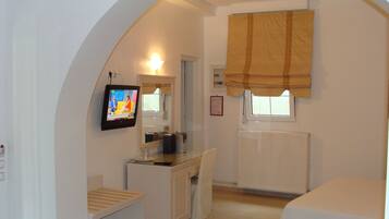 Habitación doble | Ropa de cama de alta calidad y caja de seguridad en la habitación