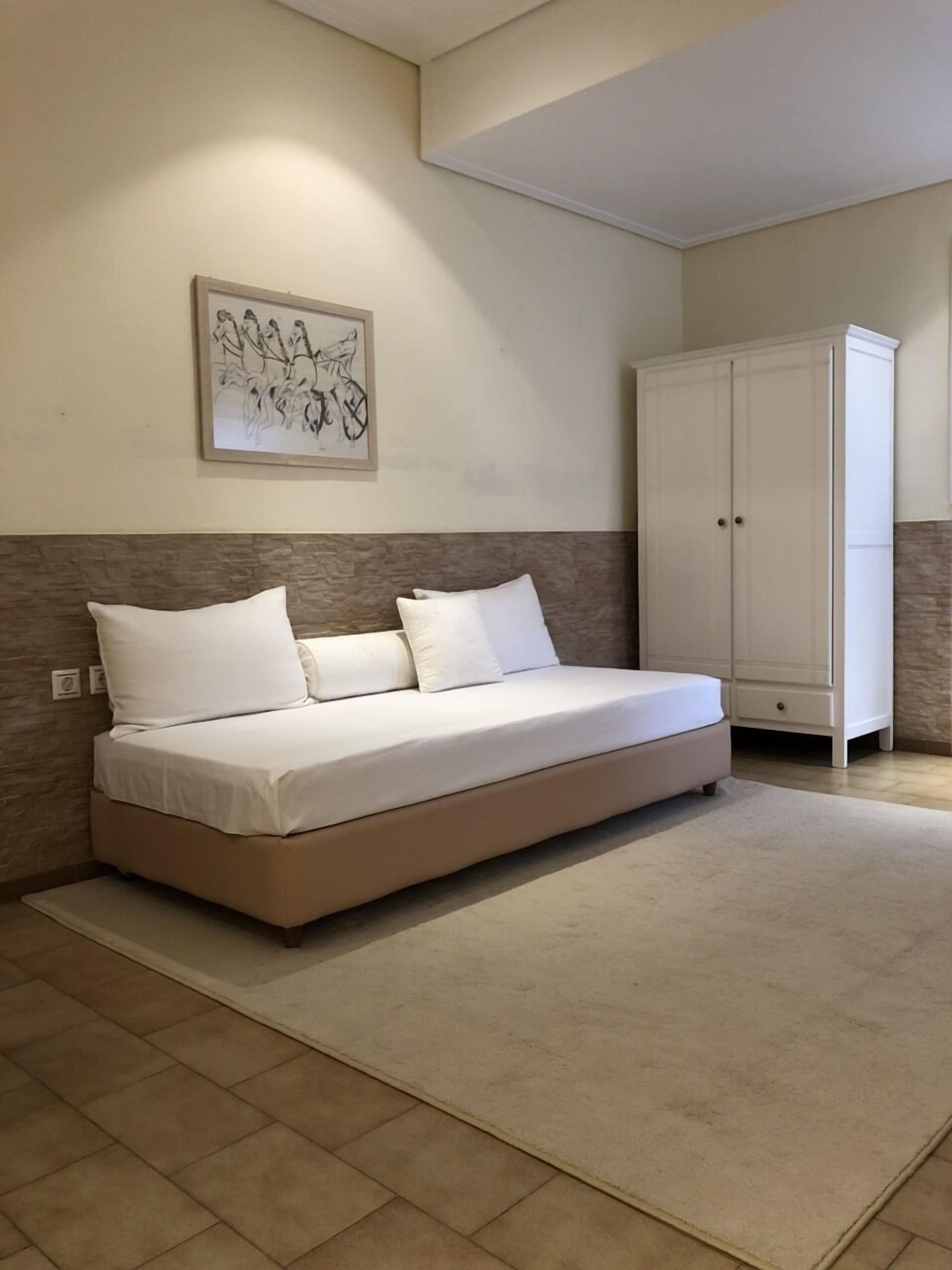 deluxe suite | premium bedding, in-room safe, iron/ironing board, free wifi