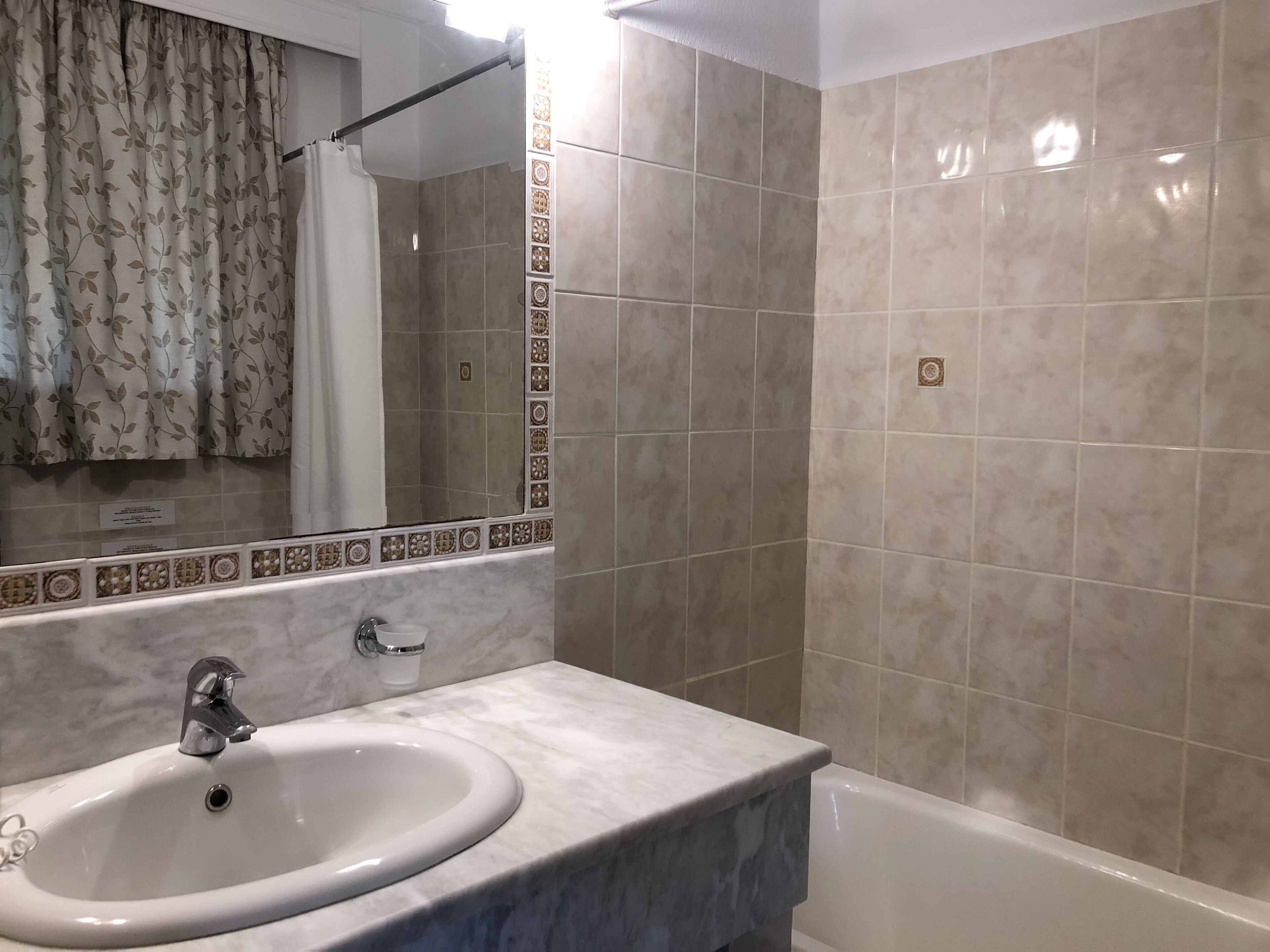 suite | bathroom | free toiletries, hair dryer, towels