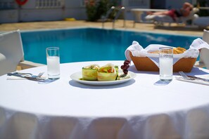 Food and drink - Villa Christina (Skiathos)