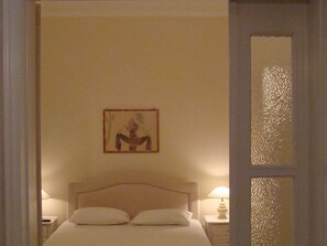 Apartment, 2 Schlafzimmer | 1 Schlafzimmer, hochwertige Bettwaren, Zimmersafe, Bügeleisen/Bügelbrett