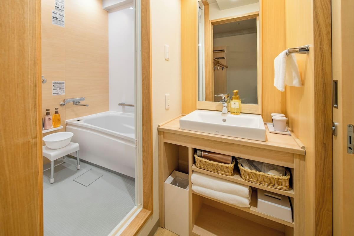 Chambre avec lits jumeaux, non-fumeurs (Moderate, 23sqm) | Coffres-forts dans les chambres, bureau