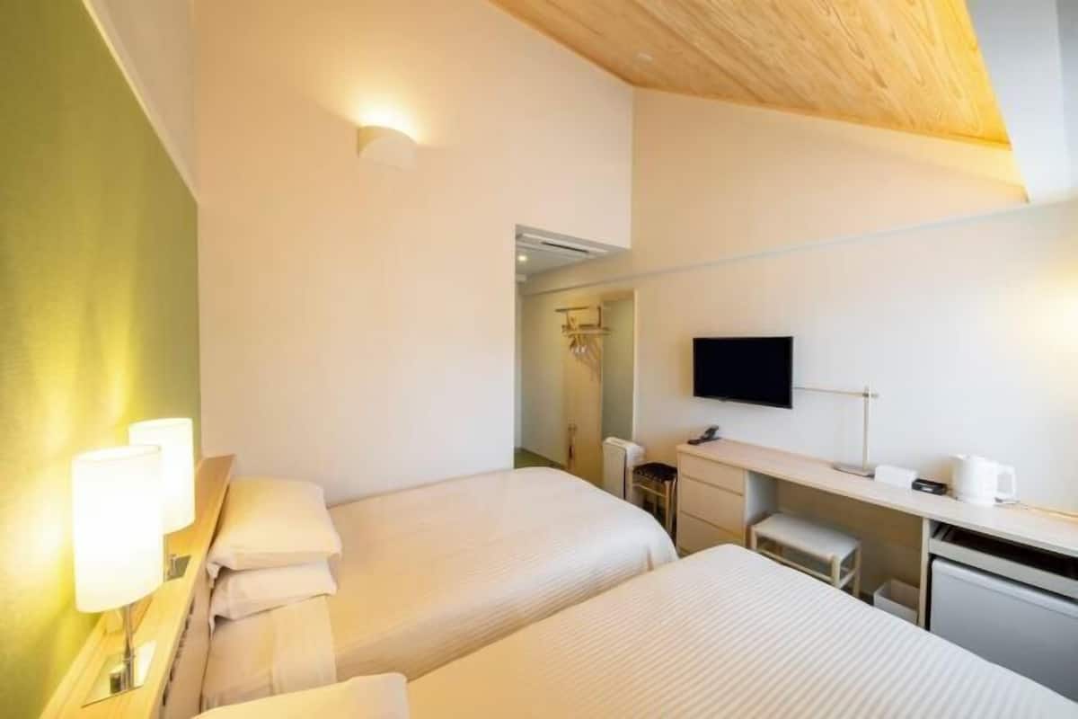 1 slaapkamer, een kluis op de kamer, een bureau, een laptopwerkplek