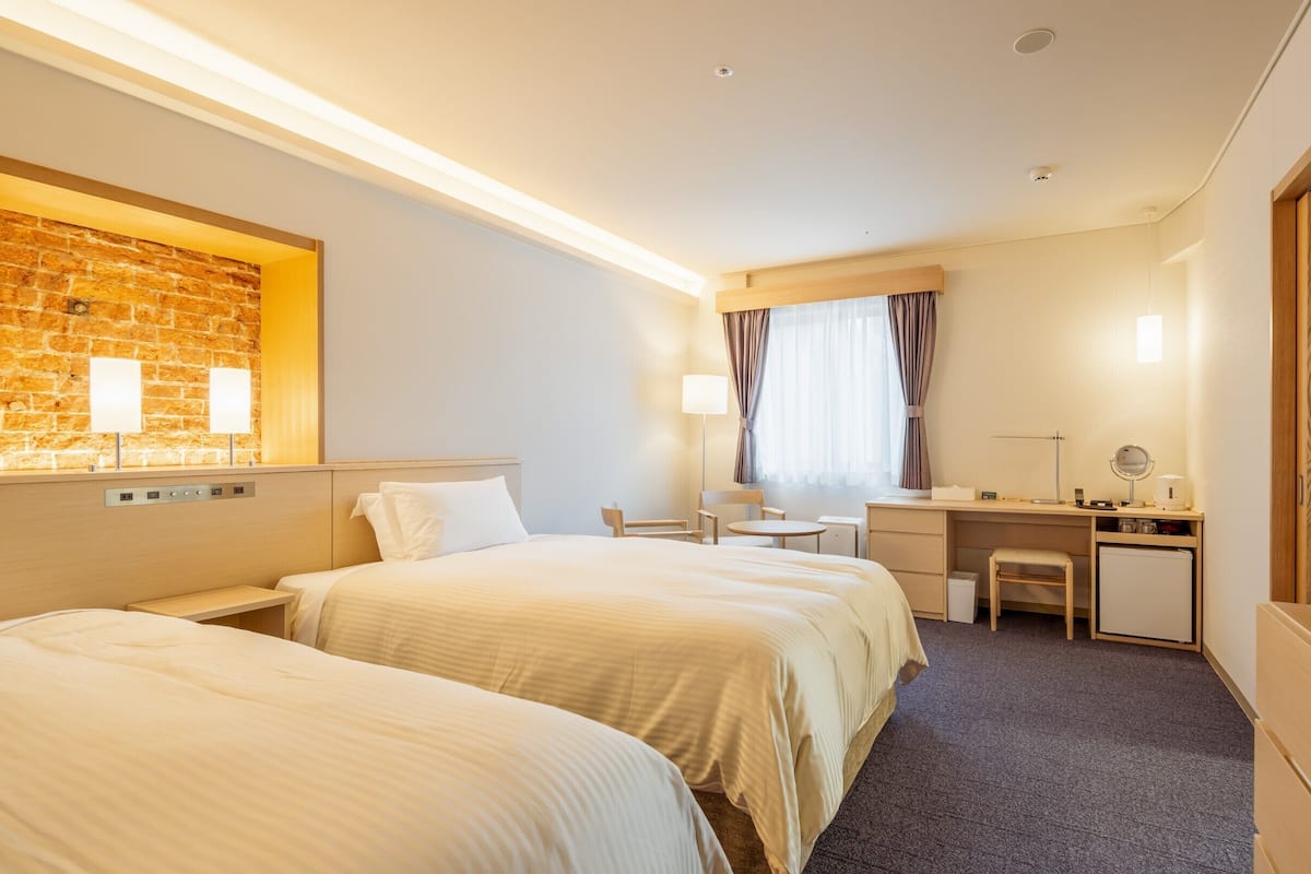 Deluxe vierpersoonskamer, niet-roken (Family, 55sqm) | 1 slaapkamer, een kluis op de kamer, een bureau, een laptopwerkplek