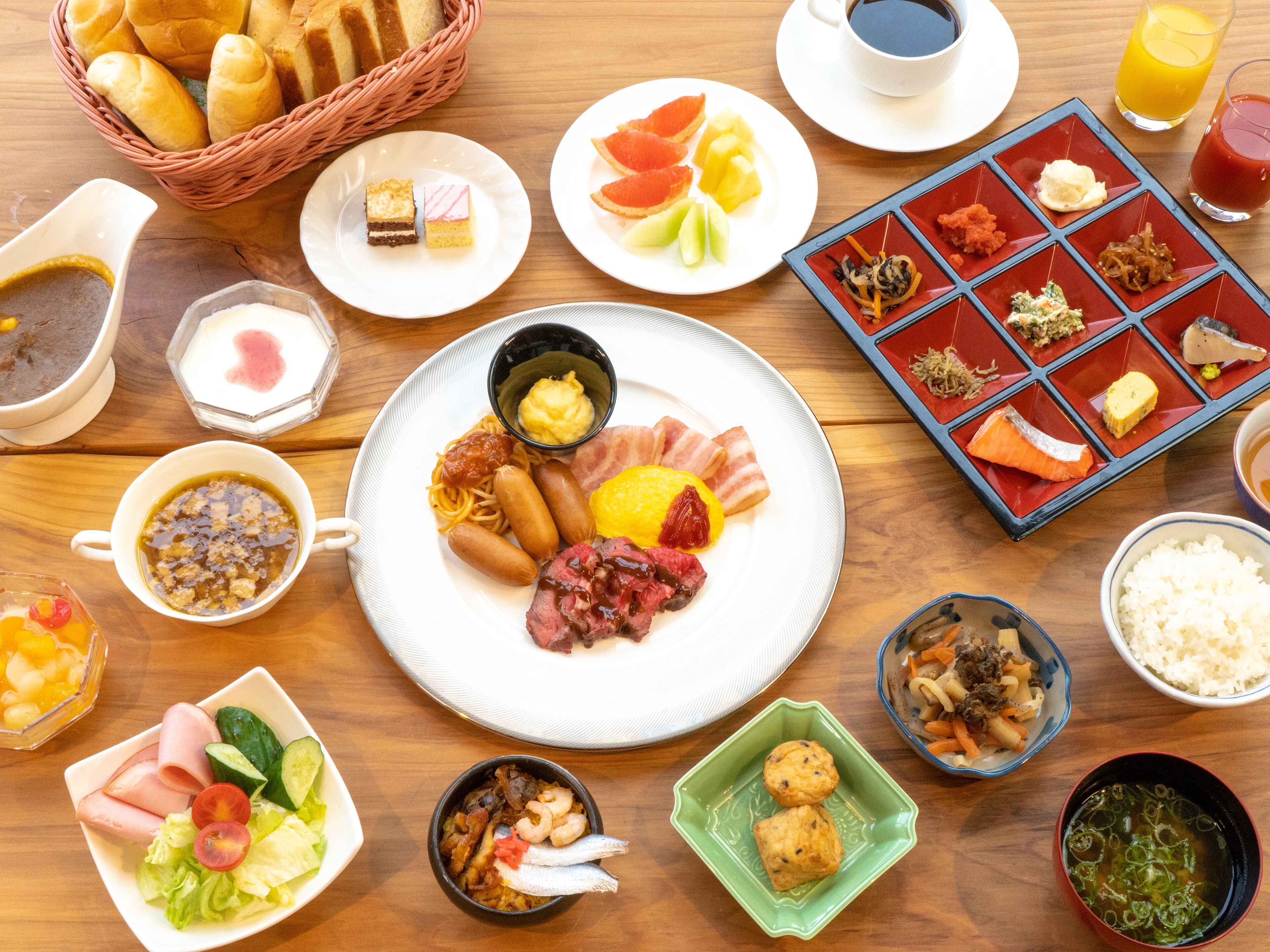 Daily buffet breakfast (JPY 2750 per person)