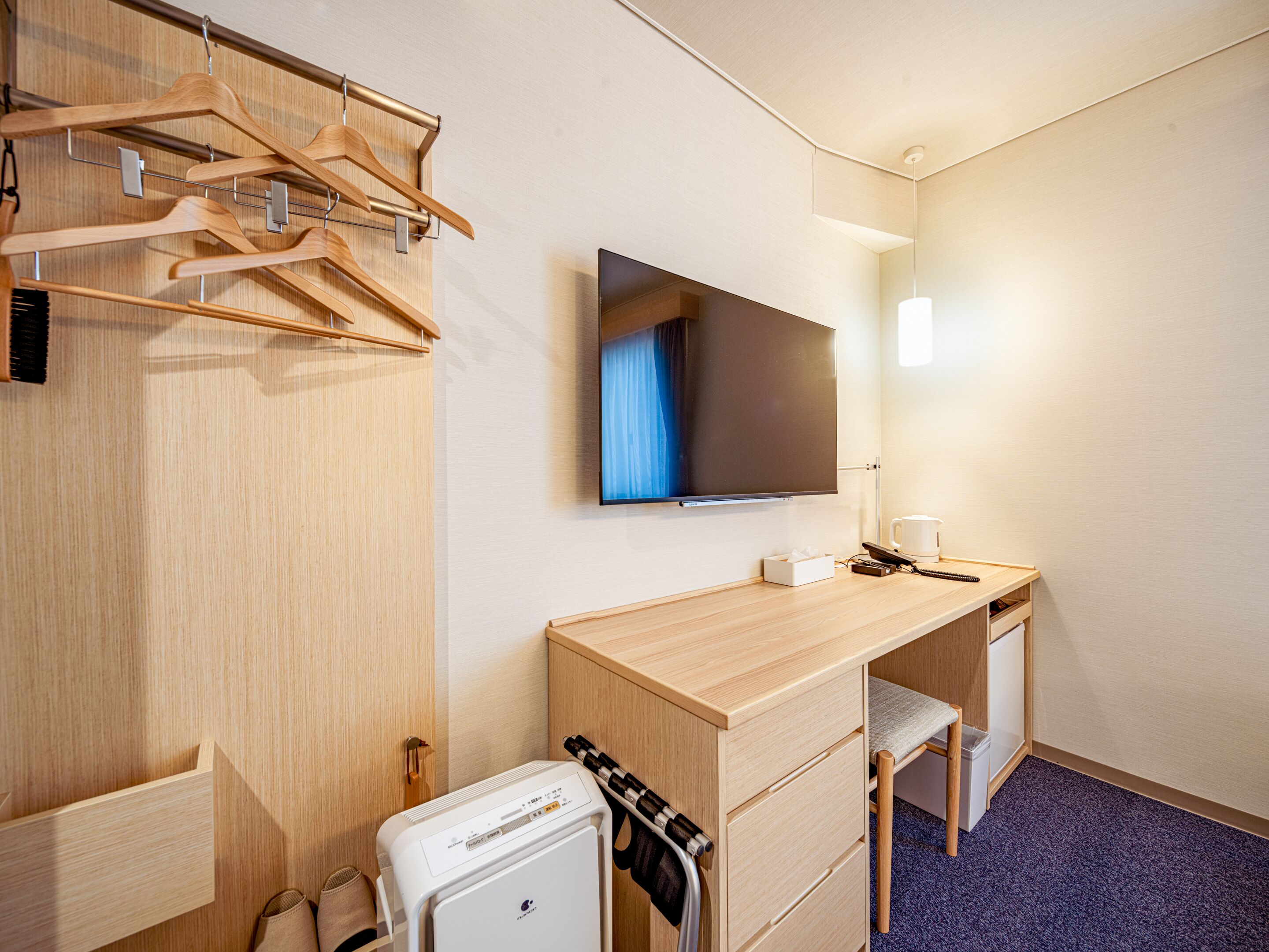 [non smoking] standard single room, 1 semi-double bed | 1 bedroom, in-room safe, desk, laptop workspace