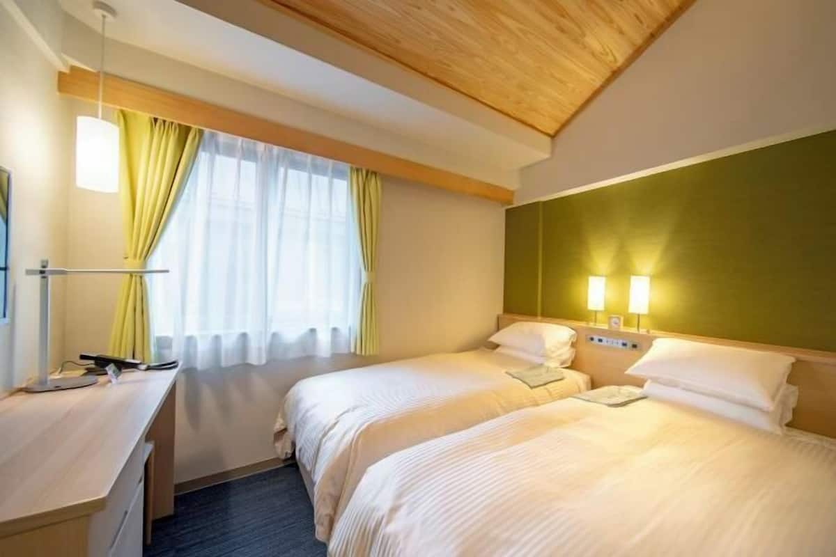 1 slaapkamer, een kluis op de kamer, een bureau, een laptopwerkplek
