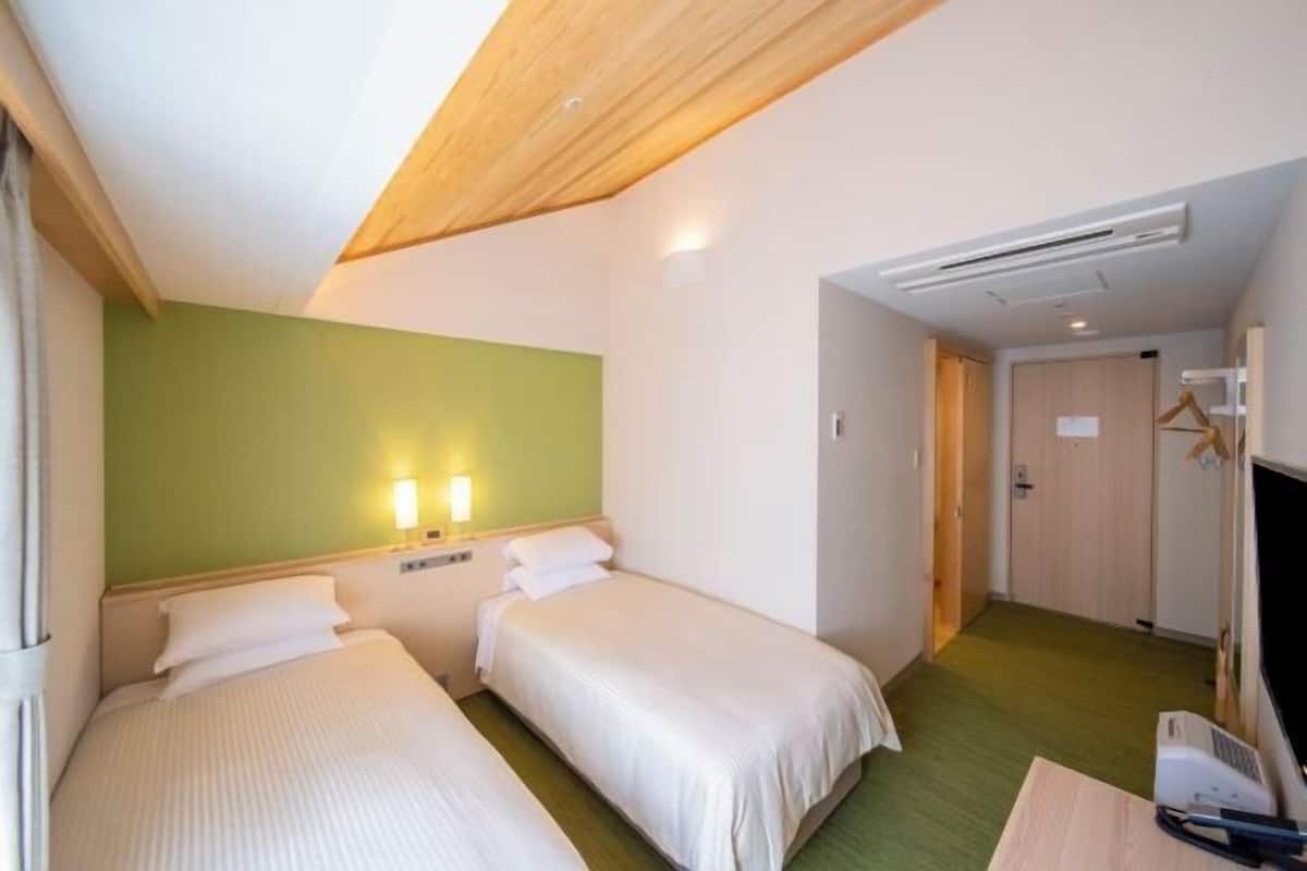 In-room safe, desk, laptop workspace, iron/ironing board (on request)