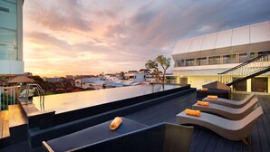 2 outdoor pools, open 7 AM to 8 PM, sun loungers - Fashion Hotel Legian (Kuta)