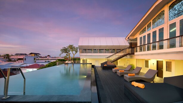 2 outdoor pools, open 7 AM to 8 PM, sun loungers - Fashion Hotel Legian (Kuta)