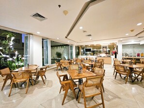 Outdoor banquet area - Fashion Hotel Legian (Legian)