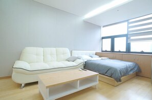 Habitación estándar | 1 habitación, ropa de cama de alta calidad y decoración personalizada 