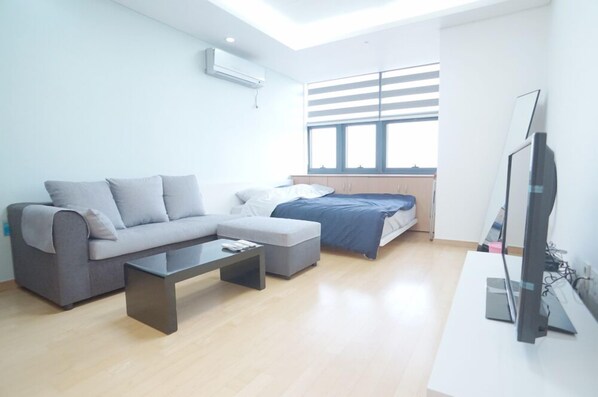 Standard Room | Living area